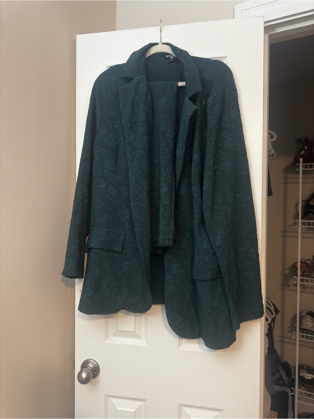 PrettyLittleThing Dark Green Textured Open-Front Blazer